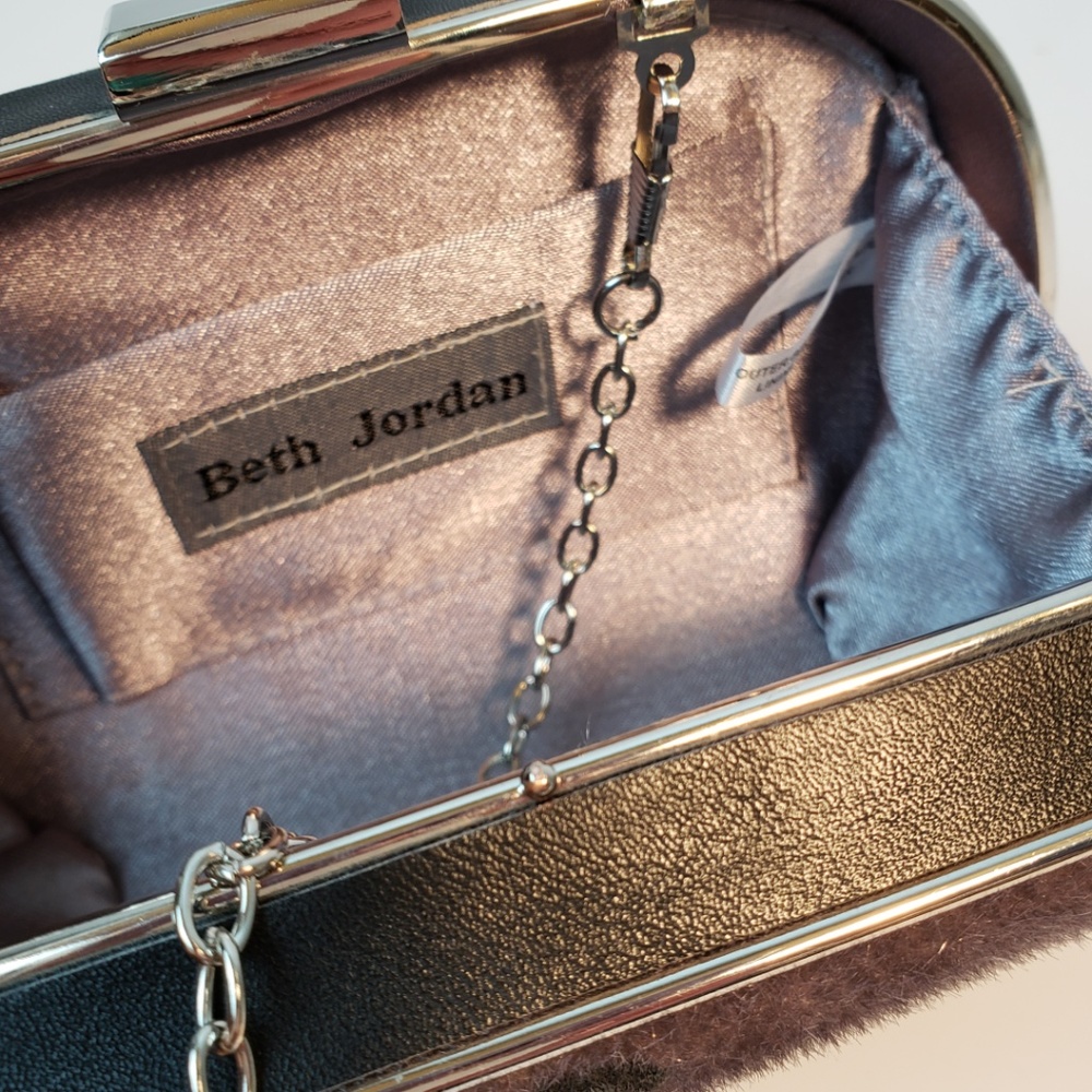 Beth Jordan heart print clutch bag w/ chain - Picture 6 of 8